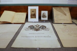 26.09.2025. Kielce. Muzeum Historii Kielc. Wystawa „W szkolnej ławie. 300 lat najstarszej szkoły średniej w Kielcach” / Fot. Wiktor Taszłow – Radio Kielce