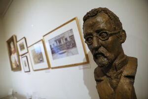 26.09.2025. Kielce. Muzeum Historii Kielc. Wystawa „W szkolnej ławie. 300 lat najstarszej szkoły średniej w Kielcach” / Fot. Wiktor Taszłow – Radio Kielce