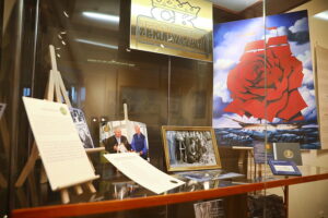 26.09.2025. Kielce. Muzeum Historii Kielc. Wystawa „W szkolnej ławie. 300 lat najstarszej szkoły średniej w Kielcach” / Fot. Wiktor Taszłow – Radio Kielce