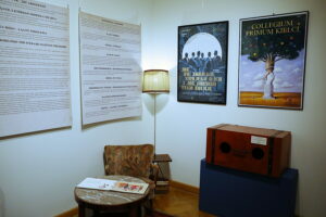 26.09.2025. Kielce. Muzeum Historii Kielc. Wystawa „W szkolnej ławie. 300 lat najstarszej szkoły średniej w Kielcach” / Fot. Wiktor Taszłow – Radio Kielce