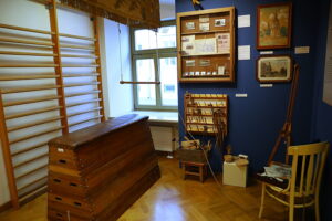 26.09.2025. Kielce. Muzeum Historii Kielc. Wystawa „W szkolnej ławie. 300 lat najstarszej szkoły średniej w Kielcach” / Fot. Wiktor Taszłow – Radio Kielce