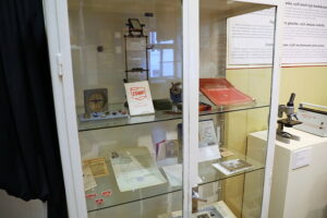 26.09.2025. Kielce. Muzeum Historii Kielc. Wystawa „W szkolnej ławie. 300 lat najstarszej szkoły średniej w Kielcach” / Fot. Wiktor Taszłow – Radio Kielce