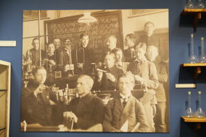 26.09.2025. Kielce. Muzeum Historii Kielc. Wystawa „W szkolnej ławie. 300 lat najstarszej szkoły średniej w Kielcach” / Fot. Wiktor Taszłow – Radio Kielce