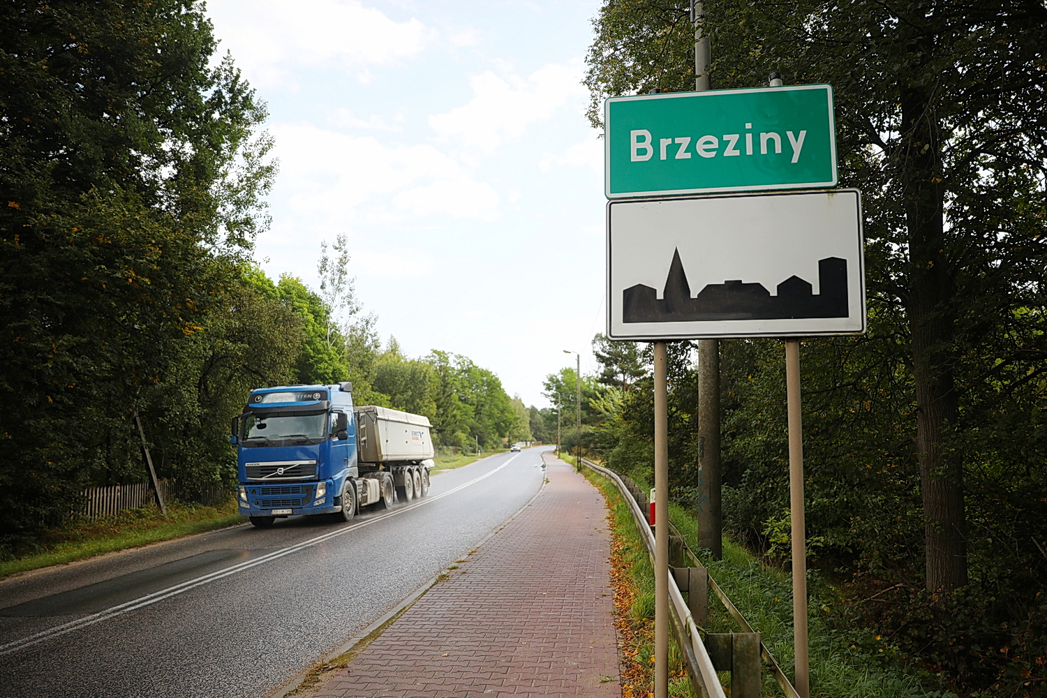 Przetarg rozstrzygnięty. Co dalej z obwodnicą Brzezin i Radkowic? - Radio Kielce 08.09.2025. Droga wojewódzka nr 763. Brzeziny / Fot. Wiktor Taszłow - Radio Kielce