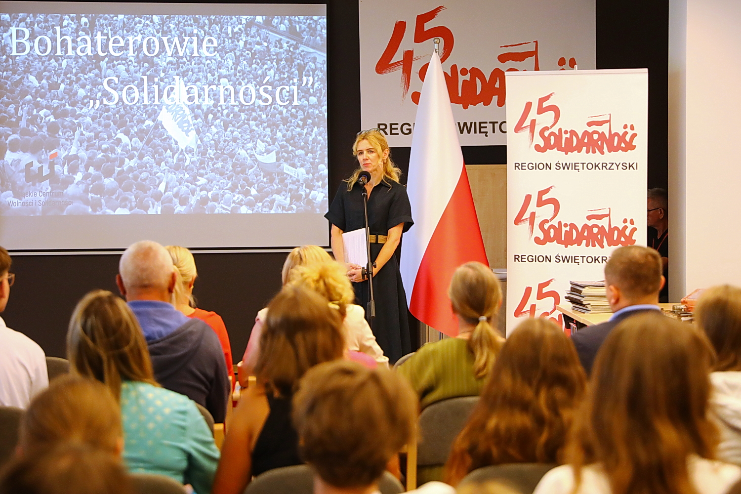Znaczki, które pokazywały prawdę w czasach cenzury - Radio Kielce 08.09.2025. Kielce. Wojewódzka Biblioteka Publiczna. Wernisaż wystawy: PRZEMILCZANE HISTORIE na znaczkach Poczty Podziemnej z lat osiemdziesiątych XX wieku / Fot. Wiktor Taszłow - Radio Kielce