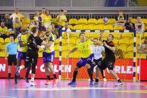 27.09.2025 Kielce. Mecz Industria Kielce - Piotrkowianin Piotrków Trybunalski / Fot. Wiktor Taszłow - Radio Kielce