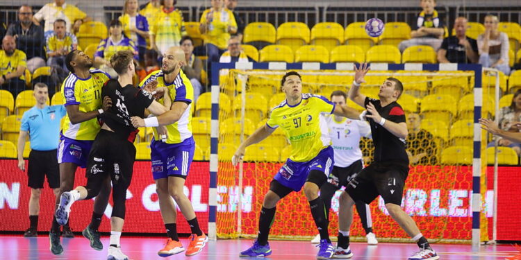 27.09.2025 Kielce. Mecz Industria Kielce - Piotrkowianin Piotrków Trybunalski / Fot. Wiktor Taszłow - Radio Kielce