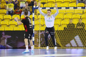 27.09.2025 Kielce. Mecz Industria Kielce - Piotrkowianin Piotrków Trybunalski / Fot. Wiktor Taszłow - Radio Kielce