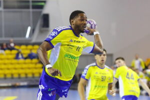 27.09.2025 Kielce. Mecz Industria Kielce - Piotrkowianin Piotrków Trybunalski / Fot. Wiktor Taszłow - Radio Kielce