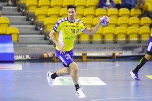 27.09.2025 Kielce. Mecz Industria Kielce - Piotrkowianin Piotrków Trybunalski / Fot. Wiktor Taszłow - Radio Kielce