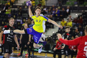 27.09.2025 Kielce. Mecz Industria Kielce - Piotrkowianin Piotrków Trybunalski / Fot. Wiktor Taszłow - Radio Kielce