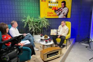 Audycja „Dzień Dobry, to Ja! Rozmowy inne niż wszystkie w Radiu Kielce”. Muzyk Kuba Kowalski / Fot. Wiktor Taszłow - Radio Kielce