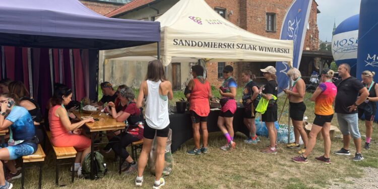 06.09.2025. Sandomierz. V Festiwal Biegowy Sandomierskim Szlakiem Winiarskim / Fot. Grażyna Szlęzak - Radio Kielce