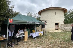 07.09.2025. Nowe Kichary. Uroczyste zakończenie remontu zabytkowej baszty / Fot. Grażyna Szlęzak - Radio Kielce