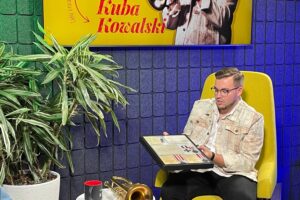 Audycja „Dzień Dobry, to Ja! Rozmowy inne niż wszystkie w Radiu Kielce”. Muzyk Kuba Kowalski / Fot. Wiktor Taszłow - Radio Kielce