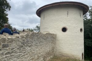07.09.2025. Nowe Kichary. Uroczyste zakończenie remontu zabytkowej baszty / Fot. Grażyna Szlęzak - Radio Kielce
