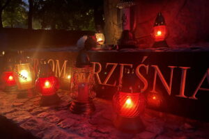 Na kieleckim cmentarzu przypomnieli wybuch II wojny światowej - Radio Kielce