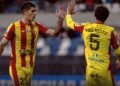 23.09.2025. Mecz STS Pucharu Polski Stal Rzeszów - Korona Kielce. Na zdjęciu (od lewej): Slobodan Rubezić, Pau Resta / Fot. Korona Kielce