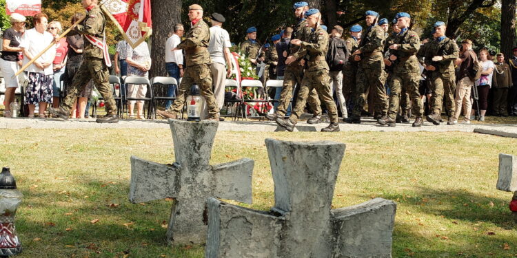 1.09.2025 Kielce. Rocznica wybuchu II wojny światowej. Uroczystości na cmentarzu wojskowym / Fot. Jarosław Kubalski - Radio Kielce