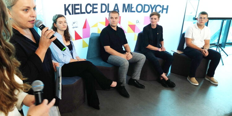 01.09.2025. Kielce. Poczytalnia na dVoRcu. Spotkanie prasowe połączone z prezentacją raportu „Młodzi w Kielcach 2025” / Fot. Jarosław Kubalski - Radio Kielce