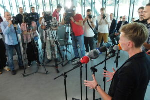 Czas na wdrożenie systemu kaucyjnego. Specjalny automat stanął w sklepie - Radio Kielce