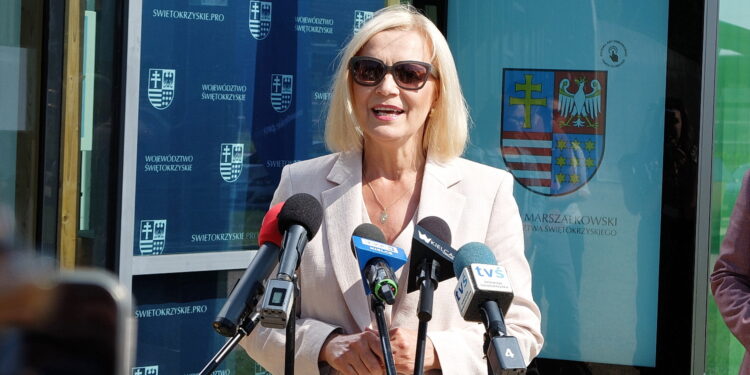 Prokuratura odmawia, Renata Janik kontratakuje