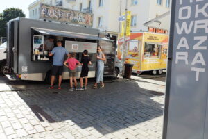 Food-trucki opanowały Sienkiewkę - Radio Kielce