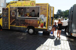 Food-trucki opanowały Sienkiewkę - Radio Kielce