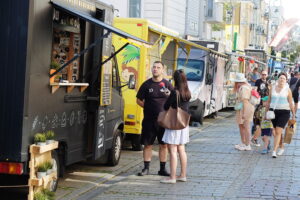 Food-trucki opanowały Sienkiewkę - Radio Kielce