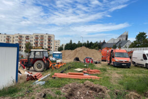 27.08.2025. Kielce. Były parking na Śliichowicach. Miejsce, gdzie buduje się żłobek / Fot. Wiktor Taszłow - Radio Kielce