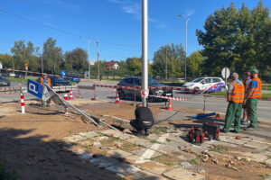 25.09.2025. Kielce. Awaria wodociągu w rejonie skrzyżowania ul. Jagiellońskiej i Krakowskiej / Fot. Wiktor Taszłow - Radio Kielce