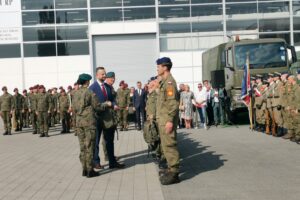 02.09.2025. Kielce. Uroczysta inauguracja roku szkolnego klas mundurowych z udziałem ministra obrony narodowej / Fot. Aleksandra Kwaśniewska - Radio Kielce