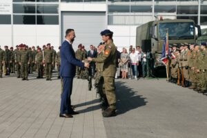 02.09.2025. Kielce. Uroczysta inauguracja roku szkolnego klas mundurowych z udziałem ministra obrony narodowej / Fot. Aleksandra Kwaśniewska - Radio Kielce