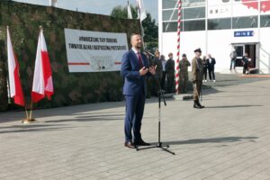 02.09.2025. Kielce. Uroczysta inauguracja roku szkolnego klas mundurowych z udziałem ministra obrony narodowej / Fot. Aleksandra Kwaśniewska - Radio Kielce