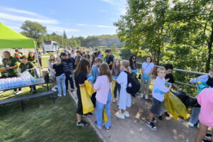 Uczniowie wspólnie posprzątali Kadzielnię - Radio Kielce