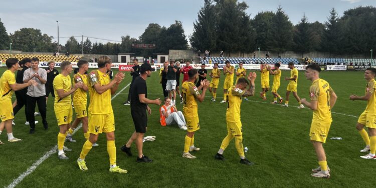 Durda show w Jędrzejowie! Naprzód w końcówce wygrywa z Wisłą