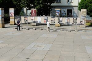 01.09.2025. Kielce. Plac Artystów. Wystawa „Miasto pod bombami. Początek II wojny światowej w Kielcach” / Fot. Jarosław Kubalski - Radio Kielce