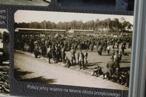 01.09.2025. Kielce. Plac Artystów. Wystawa „Miasto pod bombami. Początek II wojny światowej w Kielcach” / Fot. Jarosław Kubalski - Radio Kielce
