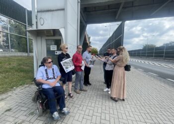 01.09.2025. Kielce. Winda przy kładce nad ulicą Świętokrzyską. Konferencja / Fot. Jarosław Kubalski - Radio Kielce