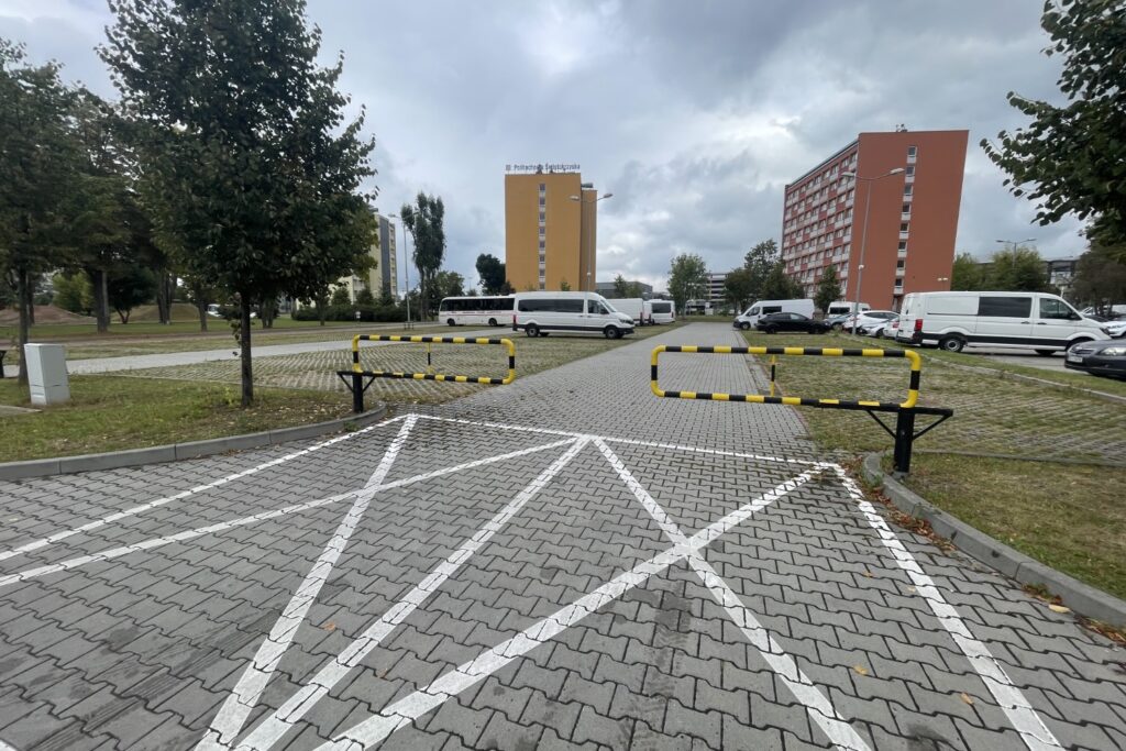 Parking jest płatny. Decyzję wymusiło miasto - Radio Kielce