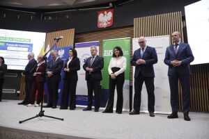 18.09.2025. Kielce. Świętokrzyski Urząd Wojewódzki. Akcja „Razem dla seniorów”. Szkolenie z pierwszej pomocy przedmedycznej / Fot. Jarosław Kubalski - Radio Kielce