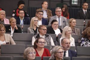 18.09.2025. Kielce. Świętokrzyski Urząd Wojewódzki. Akcja „Razem dla seniorów”. Szkolenie z pierwszej pomocy przedmedycznej / Fot. Jarosław Kubalski - Radio Kielce