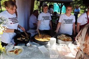 Dawne obrzędy wiejskie podczas „Smaków jesieni" - Radio Kielce