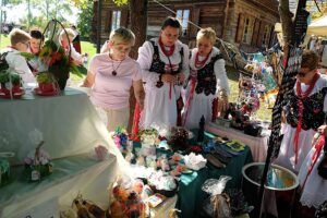 Dawne obrzędy wiejskie podczas „Smaków jesieni" - Radio Kielce