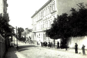 Kielce. Ulica Sienkiewicza. Lata 1902-1906. Hotel Polski i Hotel Bristol / źródło: fotopolska.eu