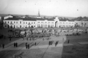 Kielce. Plac Wolności. Lata 1939-1940. Wojska niemieckie na Placu Wolności / źródło: fotopolska.eu
