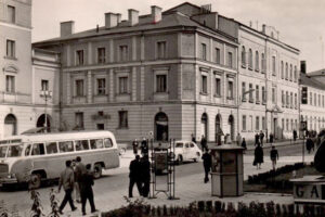 Kielce. Ulica Sienkiewicza. Lata 1958-1960 / źródło: „Kielce na przestrzeni lat”