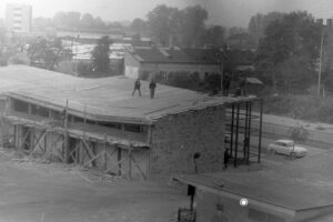 Kielce. Ulica Czarnowska. Lata 1966-1977. Budowa sklepu „Bartek” / źródło: fotopolska.eu