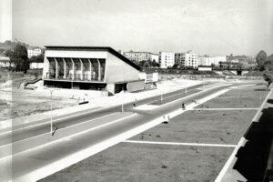Kielce. Ulica Żytnia. Lata 1967-1970. Hala widowiskowo-sportowa / źródło: facebook.com/kieleckieinwestycje