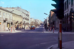Kielce. Ulica Sienkiewicza. Lata 1969-1971. Skrzyżowanie ulic Sienkiewicza i Buczka (obecnie Paderewskiego) / źródło: fotopolska.eu